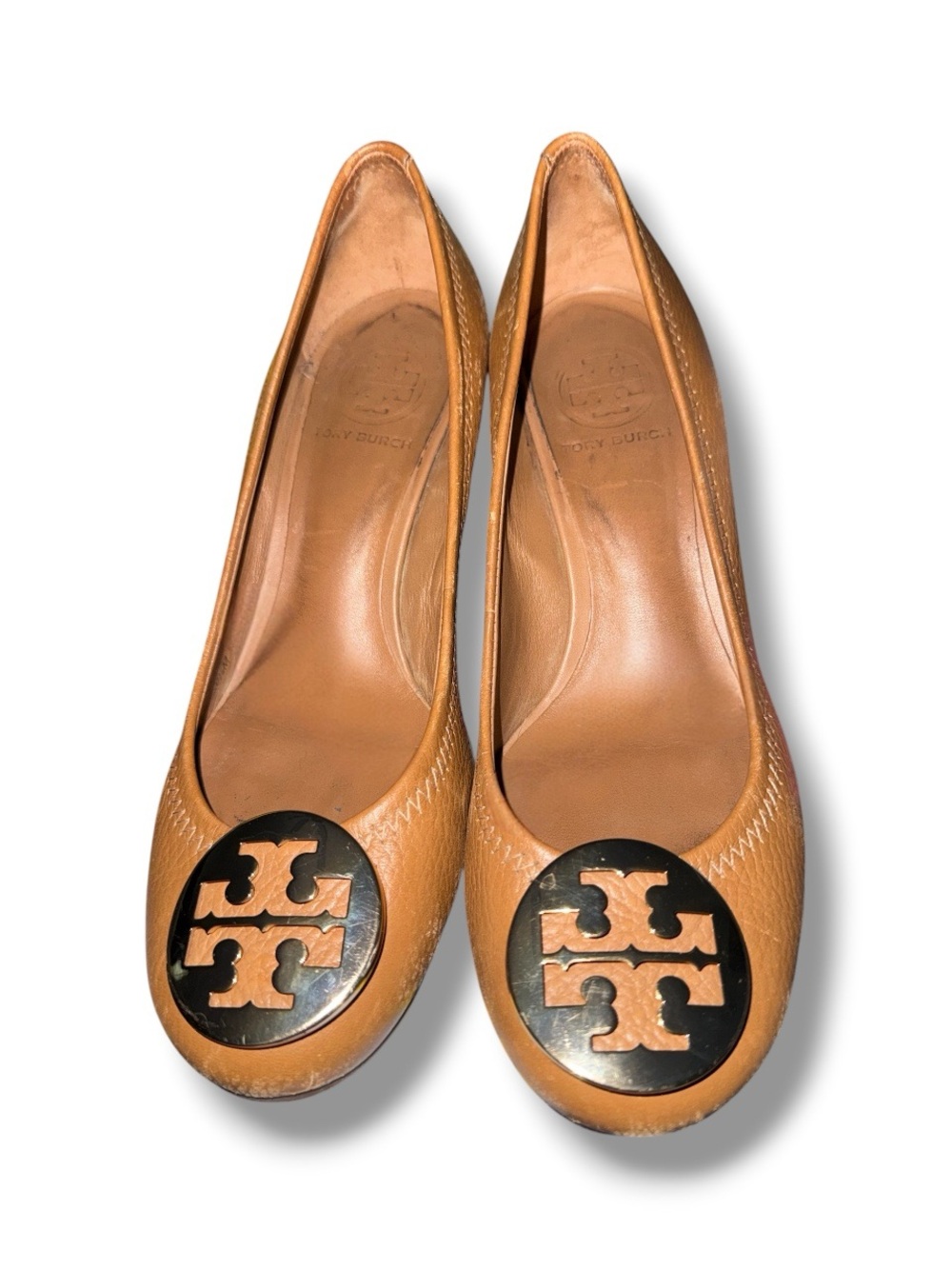 Tory Burch Sally Closed Toe Wedge Pumps Tan Pebbled Leather Gold Medallion 6.5